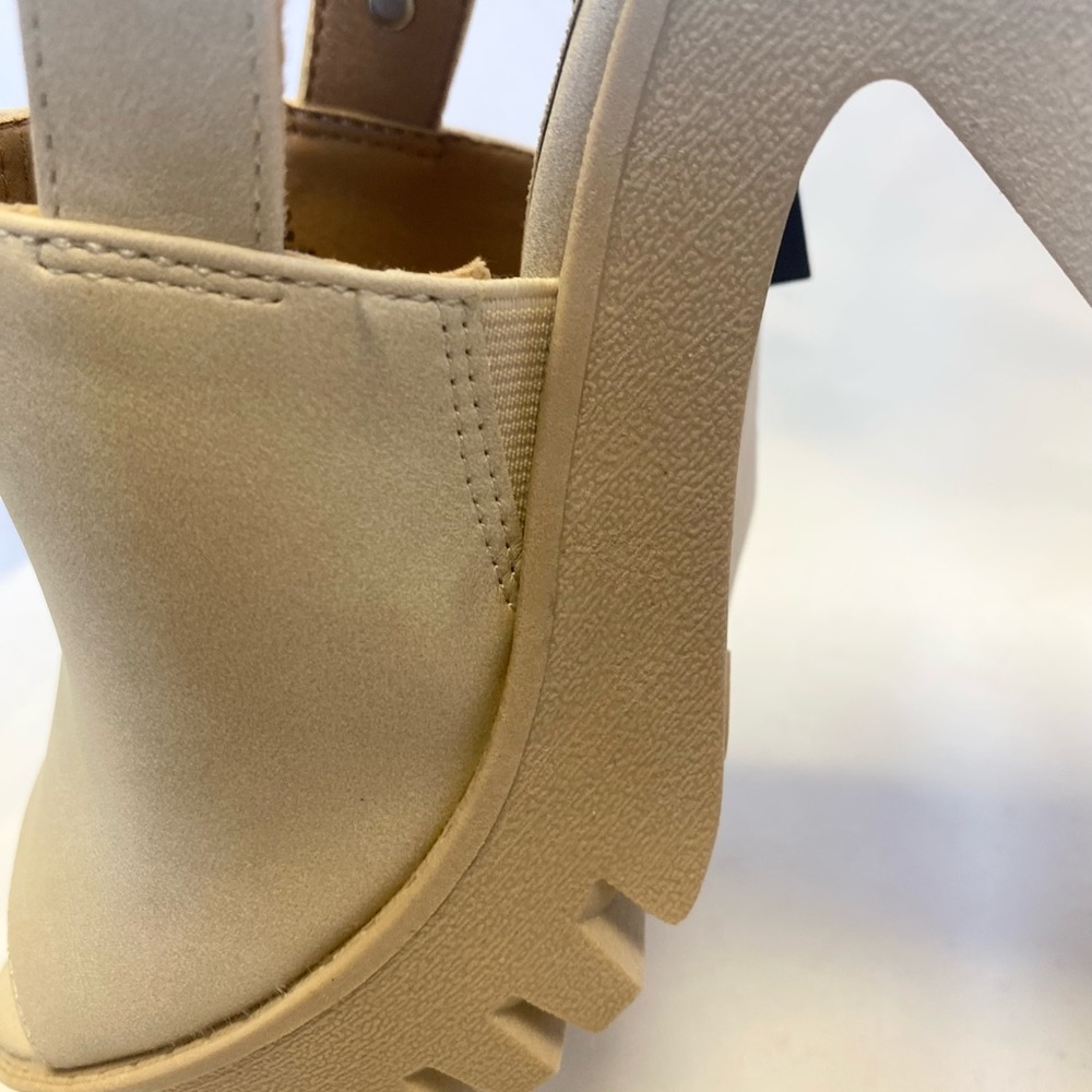VERA WANG Rotini Women's Peep-Toe Sandals - Picture 9 of 13